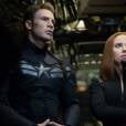 Como Viúva Negra, Scarlett Johansson atua ao lado de Chris Evans em "Capitão América 2: O Soldado Invernal"