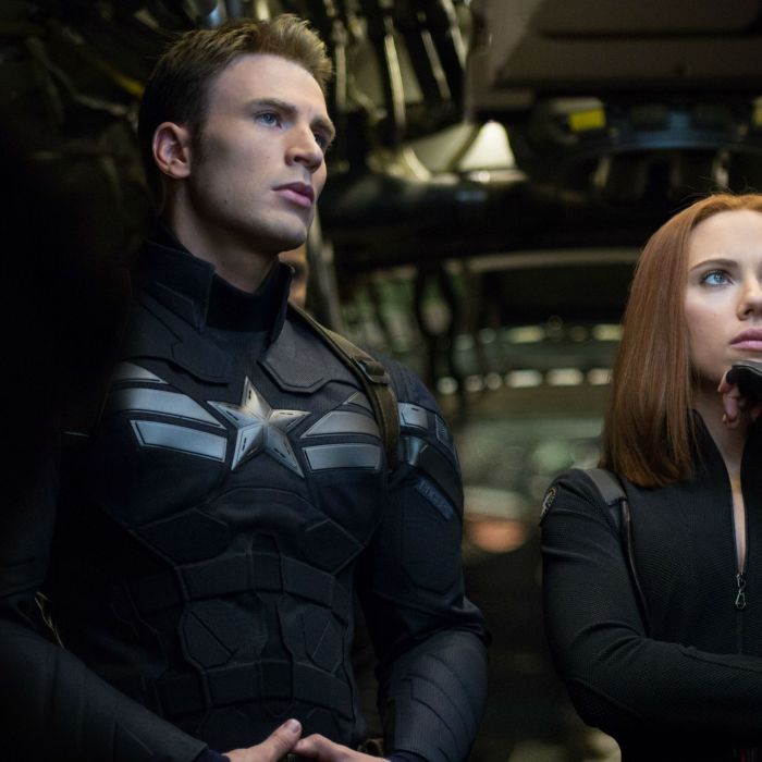 Como Viúva Negra, Scarlett Johansson atua ao lado de Chris Evans em &quot;Capitão América 2: O Soldado Invernal&quot;
