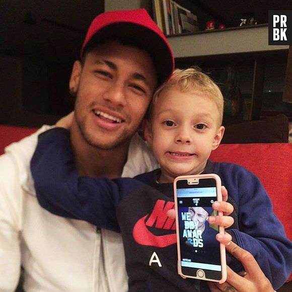 Neymar Jr. é super apaixonado pelo seu filho Davi Lucca e conta tudo no "Programa da Eliana" do SBT 