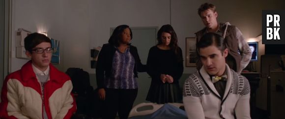 Em "Glee", todos se reunirão no hospital preocupados com Kurt (Chris Colfer)