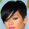 Rihanna tem uma estrela dentro da orelha. Em entrevista ela justificou: "Minha melhor amiga de Barbados estava aqui, e queríamos fazer alguma coisa maluca"