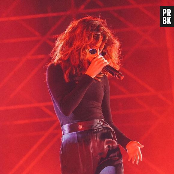 Selena Gomez também usou figurino novo para a versão asiática da "Revival Tour"