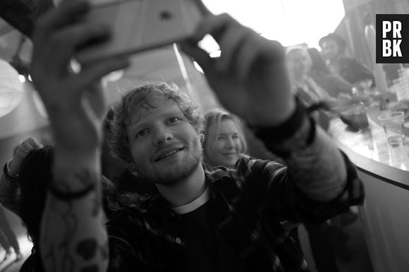 Os pais de Ed Sheeran tiveram uma empresa de consultoria de arte por vinte anos e sua mãe é uma designer de joias famosa!