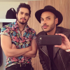 Olha o Luan Santana posando todo galã com o blogueiro Hugo Gloss. Quem aí aprovou o look?