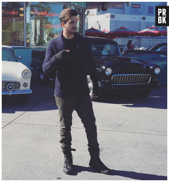 Botas e calças um pouco mais apertadas fazem parte do guarda roupa do Luan Santana