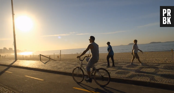 Ricky Martin pedala na orla do Rio de Janeiro em "Vida"