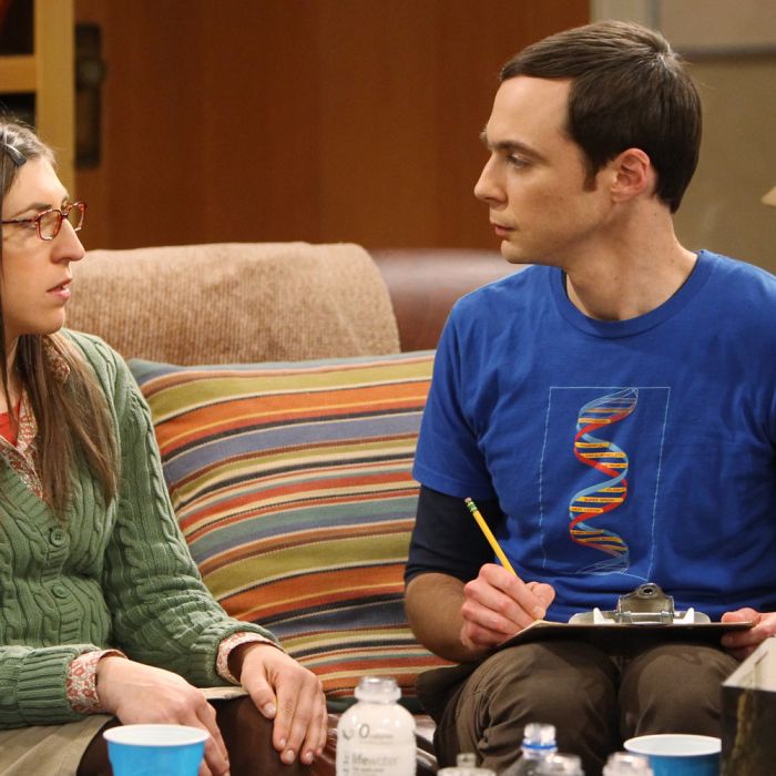  Em &quot;The Big Bang Theory&quot;, Amy (Mayim Bialik) pressionar&amp;aacute; Sheldon (Jim Parsons) 