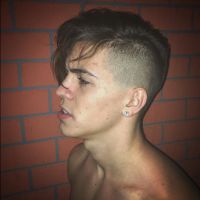 Biel paga promessa no Dia de Nossa Senhora Aparecida e fãs mostram apoio: "Tem que agradecer mesmo"