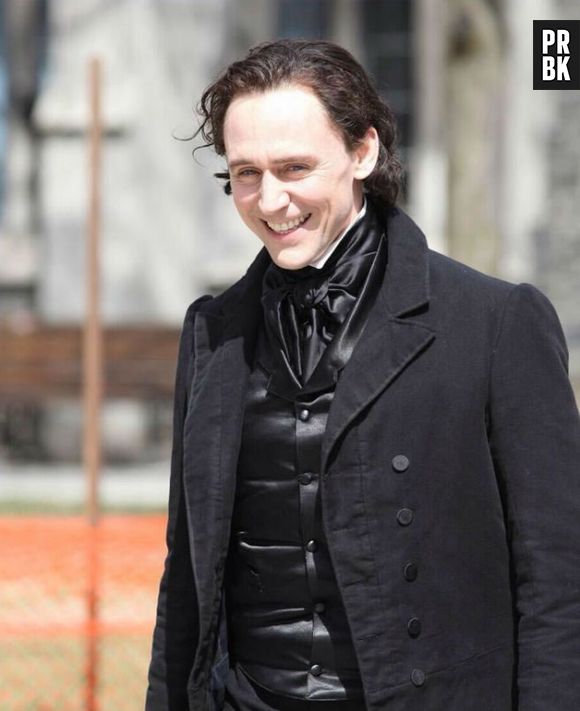 Tom Hiddleston surge caracterizado em set de "Crimson Peak"