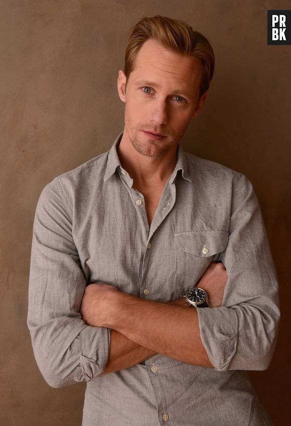 Alexander Skarsgard, o Eric de "True Blood", é o favorito para substituir Charlie Hunnam no filme "50 Tons de Cinza"