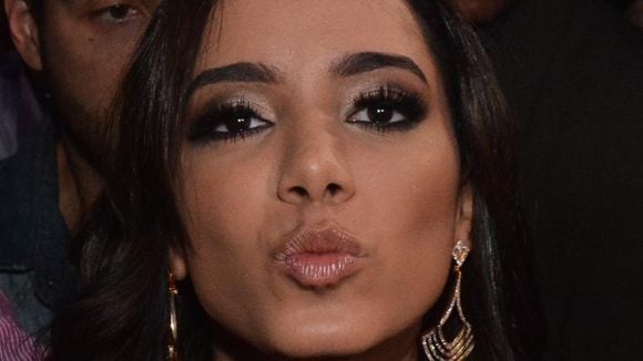 Anitta é eleita "Rainha do pop nacional" e "Símbolo do Brasil" por revista