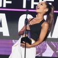Ariana Grande foi eleita a Artista do Ano no American Music Awards 2016