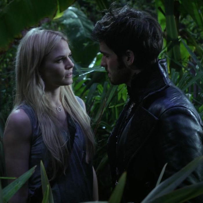  Em &quot;Once Upon a Time&quot;, desde o in&amp;iacute;cio rolava um super clima entre Emma (Jennifer Morrison) e Hook (Colin O&#039;Donoghue) 