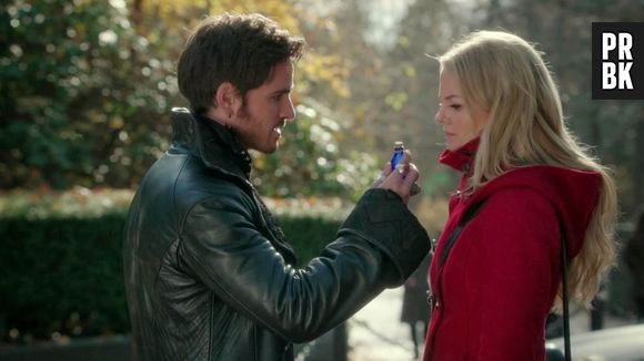 Hook (Colin O'Donoghue) foi quem salvou Emma (Jennifer Morrison) de uma vida de mentiras em "Once Upon a Time"