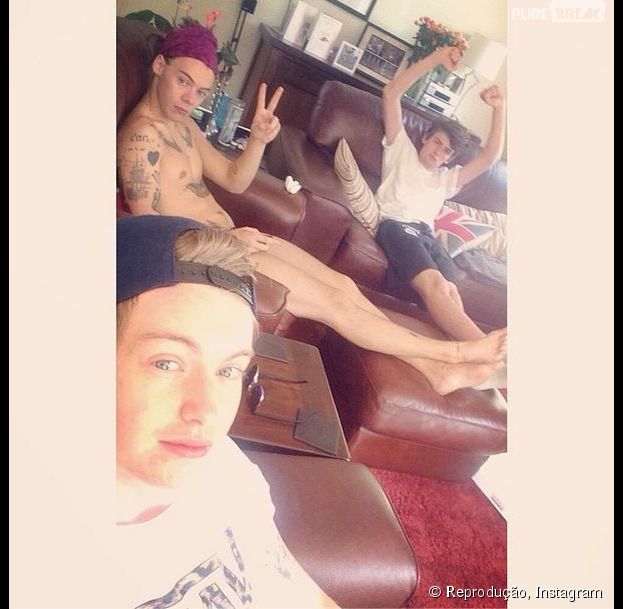 Em foto compartilhada no Instagram Harry Styles,do One Direction, aparece bem relaxado assistindo uma luta de boxe