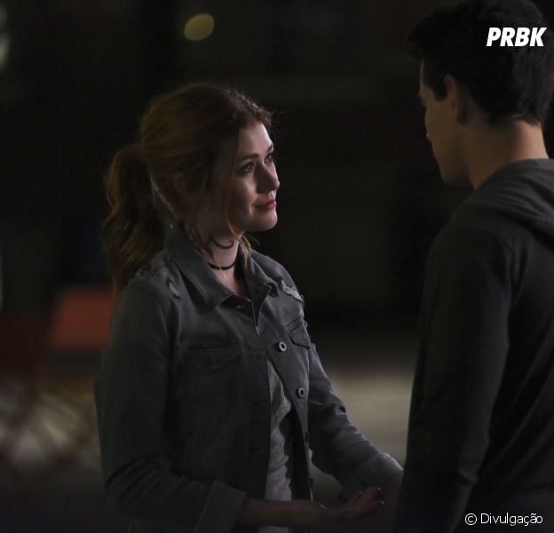 Em "Shadowhunters": Clary (Katherine McNamara) e Simon (Alberto Rosende) finalmente trocam beijos!