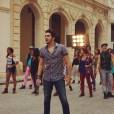  Luan Santana posto foto gravando o clipe "Bailando" 