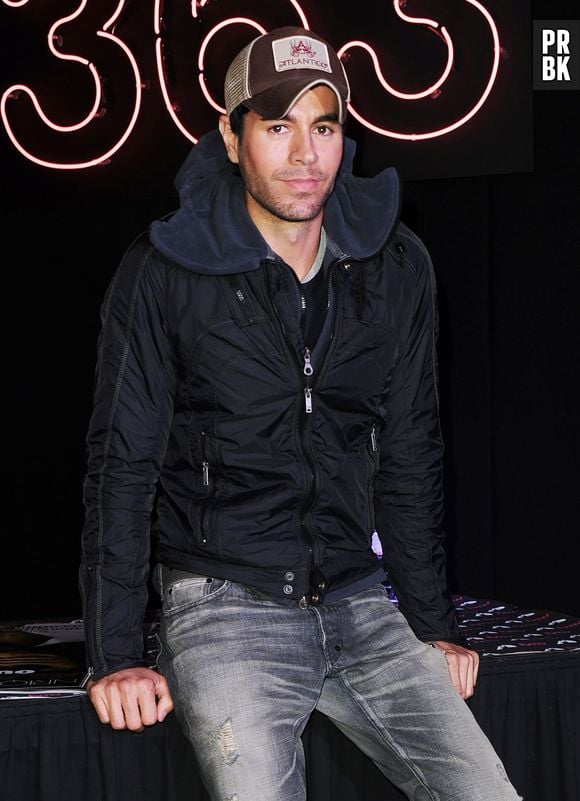 Enrique Iglesias lançou a música "Bailando" que faz parte do álbum "Sex + Love", de