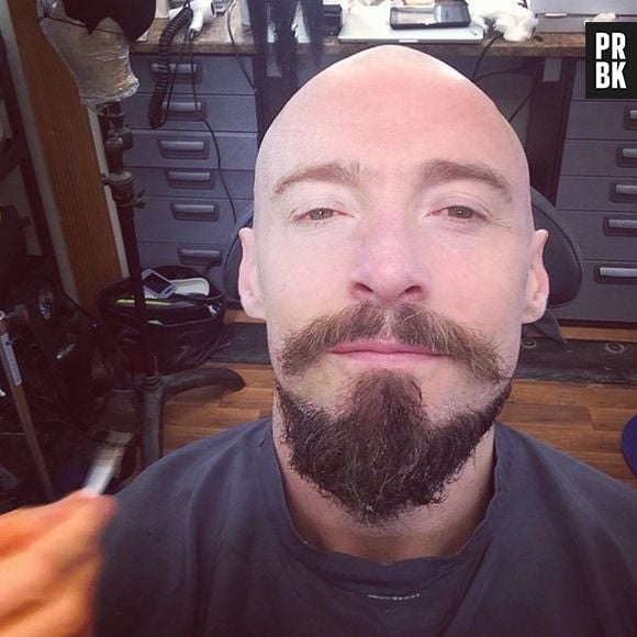 Hugh Jackman aparece careca e barbudo em postagem no Instagram