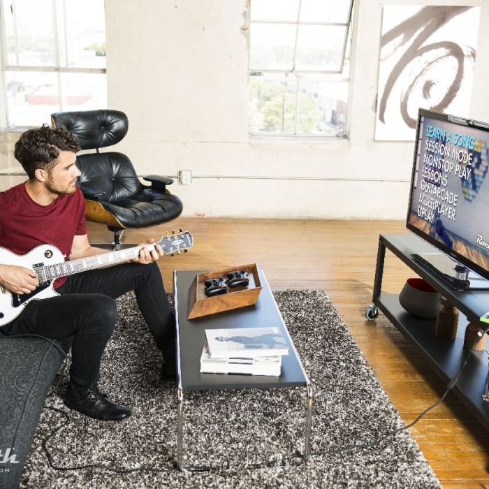 Rocksmith 2014 era rival da franquia Guitar Hero, da Activision, série foi descontinuada em 2011