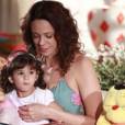  Bia (Bruna Farias) &eacute; a filha adotiva de Juliana (Vanessa Gerbelli) na novela "Em Fam&iacute;lia" 