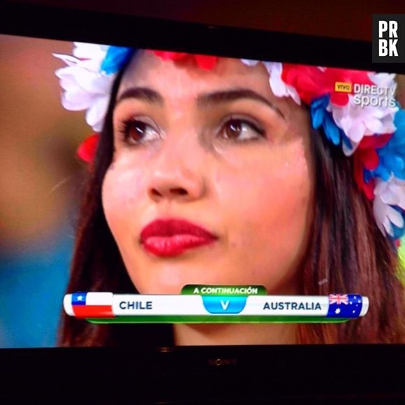 Bela torcedora chilena marca presença no estádio!