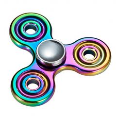 Fidget Spinners é a nova moda do momento: saiba o que é, pra que serve e como utilizar!