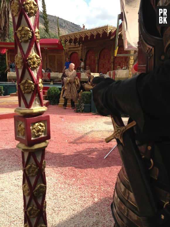 Mais uma imagem do cenário do 'Casamento Roxo' de "Game of Thrones"