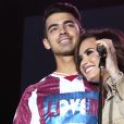Demi Lovato e Joe Jonas eram o casal no primeiro filme de "Camp Rock". No entanto, já não estavam mais juntos na sequência