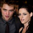 Segundo uma fonte da revista "Life &amp; Style", Kristen Stewart estaria se encontrando secretamente com Robert Pattinson