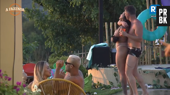 Marcos Harter e Monique Amin se beijaram nesta quarta-feira (15) em "A Fazenda"