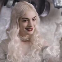 Com Anne Hathaway, começam as filmagens de "Alice no País das Maravilhas 2"