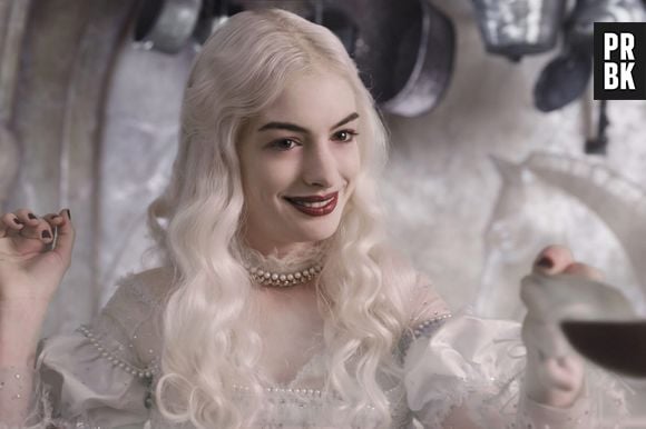 Anne Hathaway volta a interpretar a Rainha Branca de "Alice no País das Maravilhas"