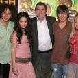 Até o diretor da saga, Kenny Ortega, juntou-se ao evento, que reunirá os atores de "HIgh School Musical", em dezembro