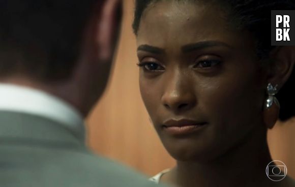 Em "O Outro Lado do Paraíso": Raquel (Érika Januza) diz a Bruno (Caio Paduan) que quem estava ao lado dela quando não podia andar era Radu (Thiago Thomé)