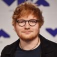 Ed Sheeran diz que Taylor Swift usa saltos altos o tempo todo, por isso precisa parecer mais alto que ela