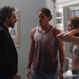  Jos&eacute; Alfredo (Alexandre Nero) fica louco com Maria Isis (Marina Ruy Barbosa) ao ver Robert&atilde;o (R&ocirc;mulo Neto) na casa dela, em "Imp&eacute;rio" 
