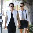 As coisas parecem estar sérias entre Joe Jonas e a namorada Blanda Eggenschwiler. Os dois foram vistos procurando casas em Los Angeles, dia 26 de outubro. Será que vem casamento por aí?
