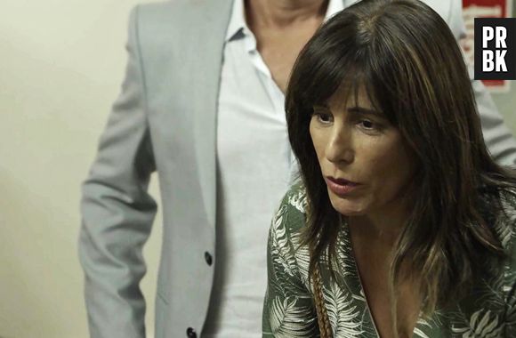 Em "O Outro Lado do Paraíso": Beth (Gloria Pires) perde a vontade de viver, porque Adriana (Julia Dalavia) não quer saber dela