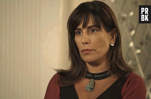 Em "O Outro Lado do Paraíso": Beth (Gloria Pires) chantageia médicos para que eles aceitem transplantar seu rim para Adriana (Julia Dalavia)