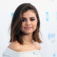 Selena Gomez fica feliz ao anunciar que doará parte do lucro obtido pela venda de seu tênis em parceria com a PUMA