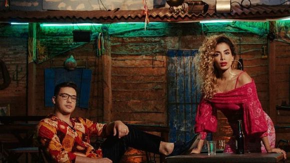 Anitta e Wesley Safadão lançam clipe de "Romance Com Safadeza"! Veja