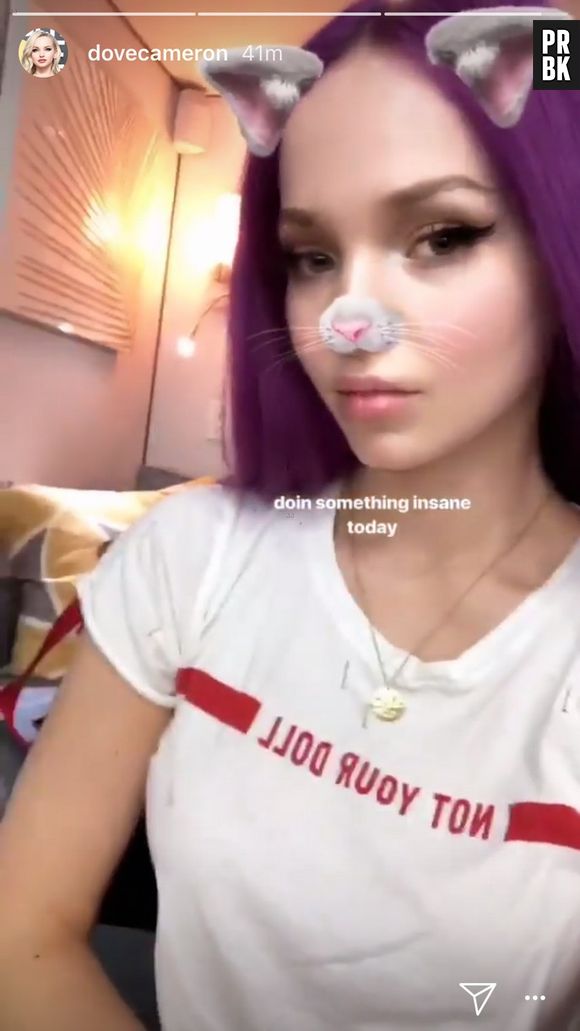 Dove Cameron aparece com novo cabelo da Mal em "Descendentes 3"