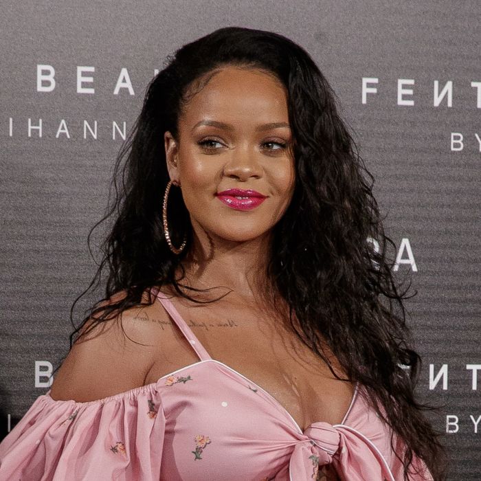 Rihanna está trabalhando em dois álbuns, segundo tabloide Metro