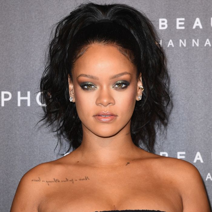 Rihanna pode lançar dois álbuns, segundo tabloide
