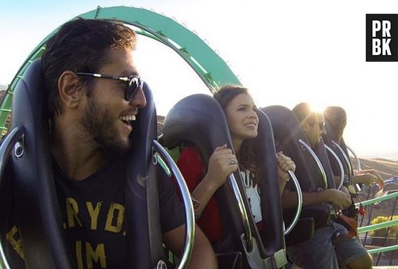 Beto Gatti e Bruna Marquezine se divertem em parque de diversões