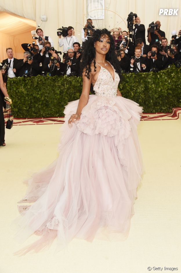 SZA no tapete vermelho do MET Gala 2018