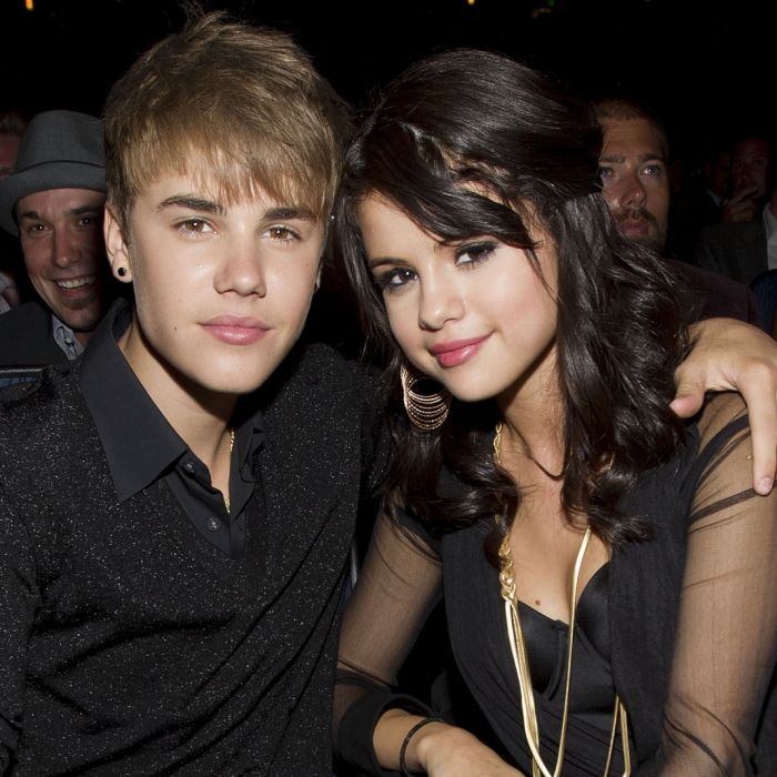 Selena Gomez terminou com Justin Bieber e decidiu que é muito mais feliz quando está sozinha, diz fontes do site E! News