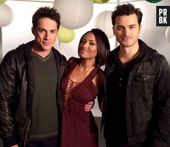 Nos bastidores de "The Vampire Diaries", Michael Trevino (Tyler), Kat Graham (Bonnie) e Michael Malarkey (Enzo) se divertem