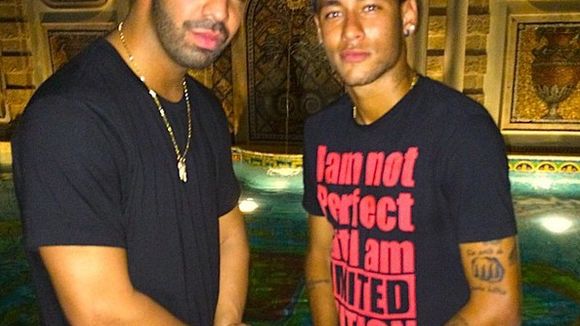 Neymar é tietado pelo rapper Drake em balada nos EUA